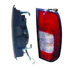 Fanale posteriore senza retronebbia $interasse foro fissaggio cm. 22,5 per NISSAN NAVARA dal 1998 al 2001 lato destro passeggero